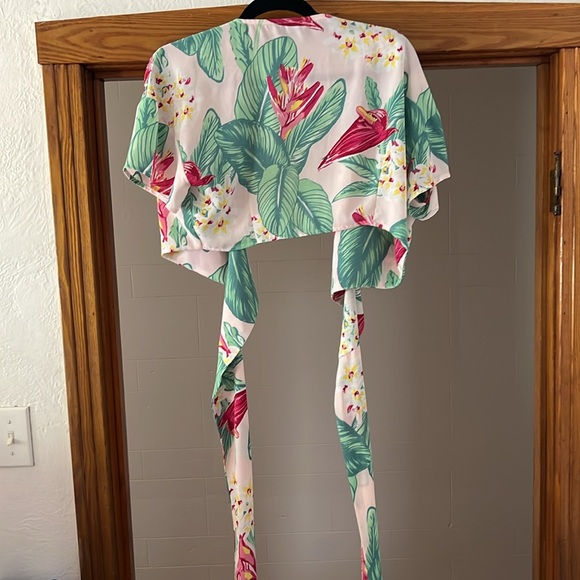 Wrap around crop top - Picture 3 of 3